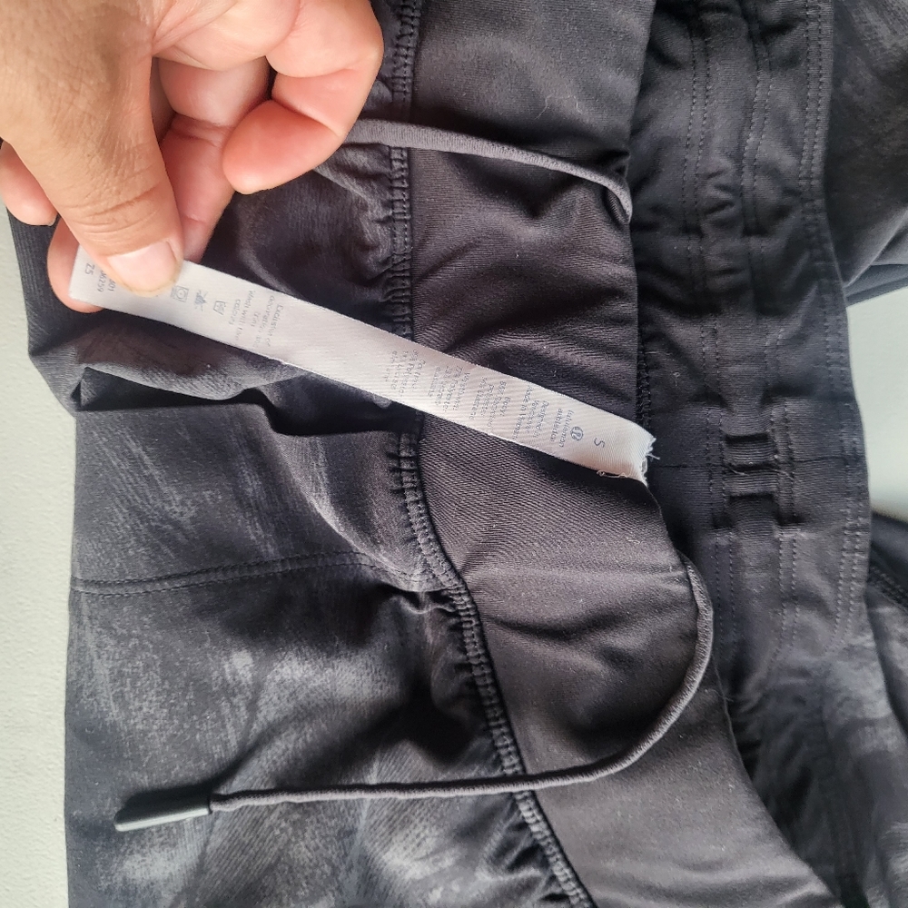 Lululemon - Picture 5 of 5